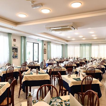 Hotel Criniera D'Oro Rimini Kültér fotó