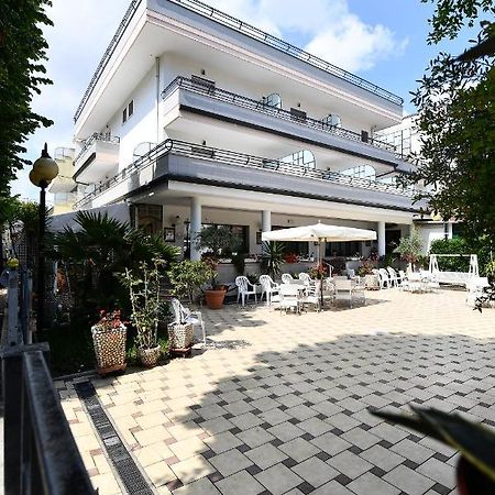 Hotel Criniera D'Oro Rimini Kültér fotó