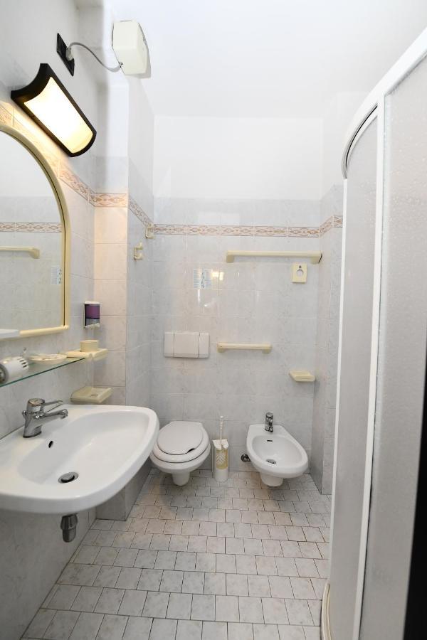 Hotel Criniera D'Oro Rimini Kültér fotó