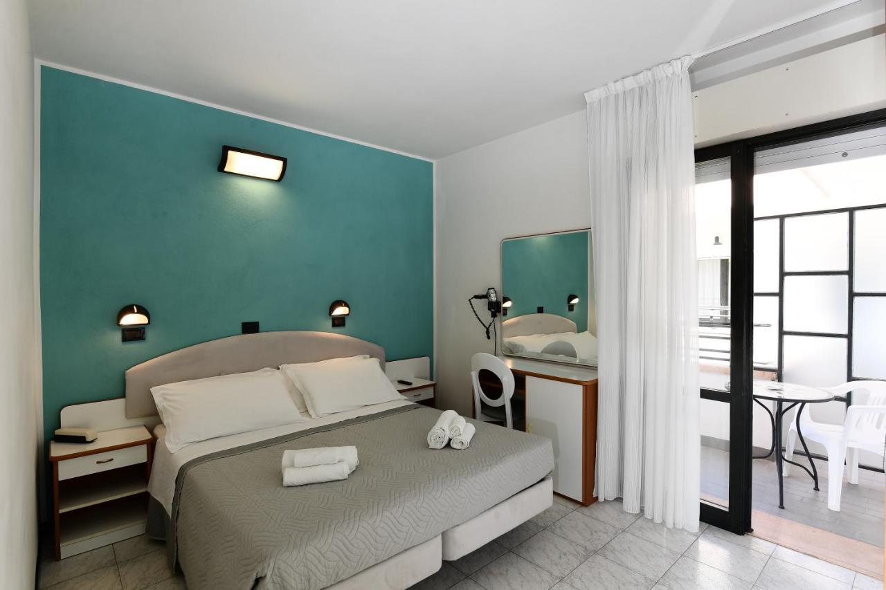 Hotel Criniera D'Oro Rimini Kültér fotó