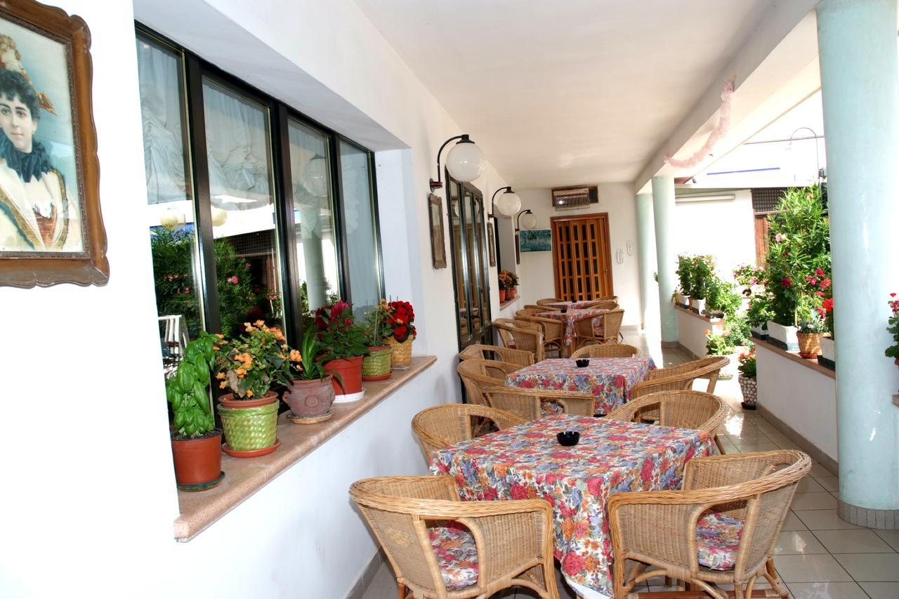 Hotel Criniera D'Oro Rimini Kültér fotó